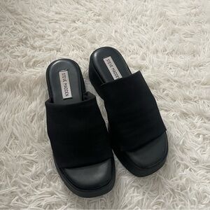 Steve Madden slinky 30 sandals